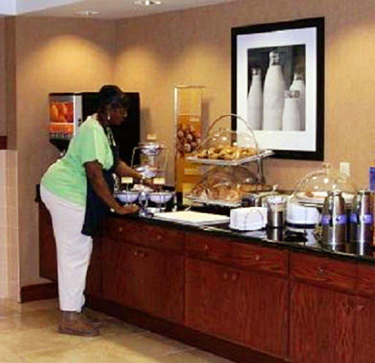 Hampton Inn & Suites Bloomington-Normal Restoran fotoğraf