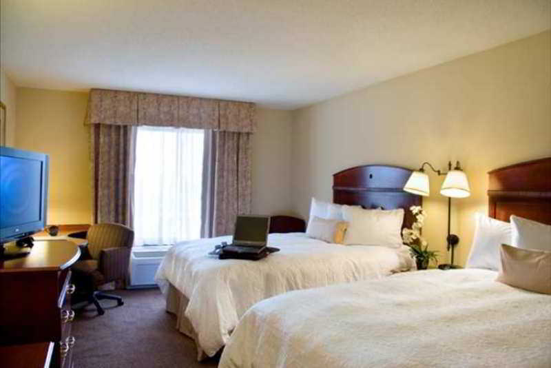 Hampton Inn & Suites Bloomington-Normal Oda fotoğraf